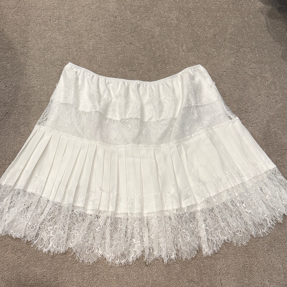 Elegant White Lace Pleated Skirt